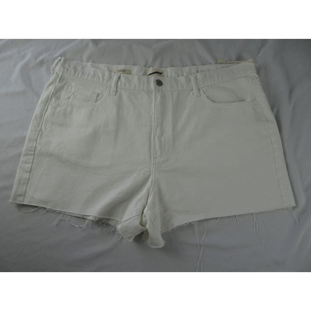 Universal Thread Women White Distressed Boyfriend Jean Short Size 16